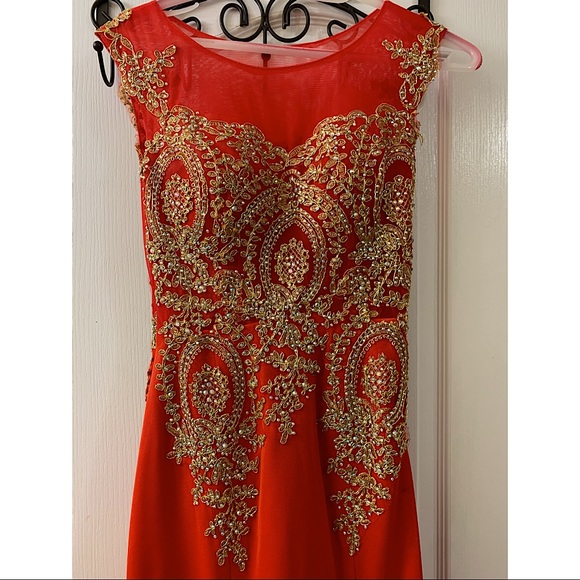 Women’s gown - Fits like S-M